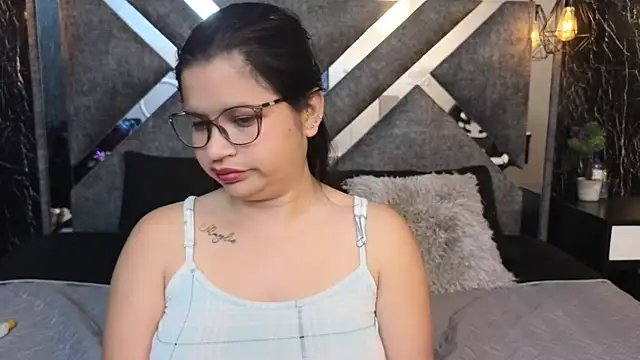 DeborahMay webcam