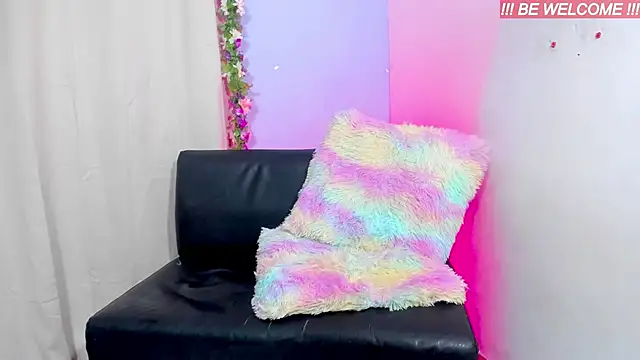 Skinnyfantasies44 webcam