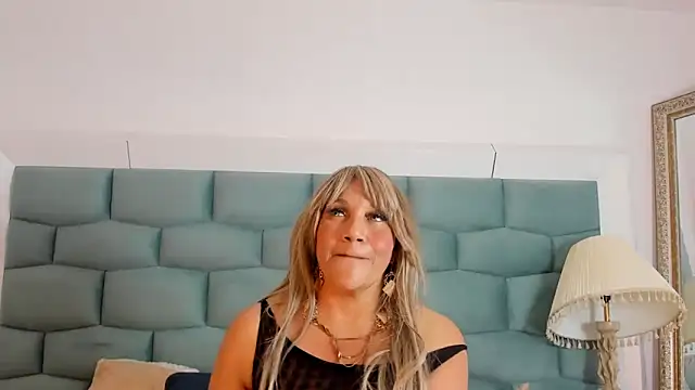 MiaMancini webcam