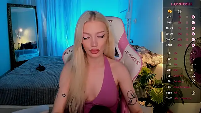 AnyaTaylor_ webcam