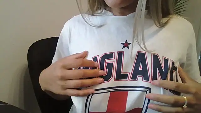 NicolePlay webcam