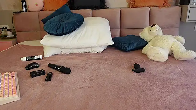JullyBlair webcam