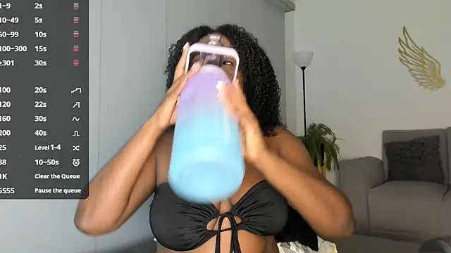 TanishaEvans webcam