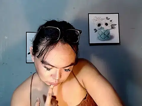 Asianblk_barbiedoll webcam