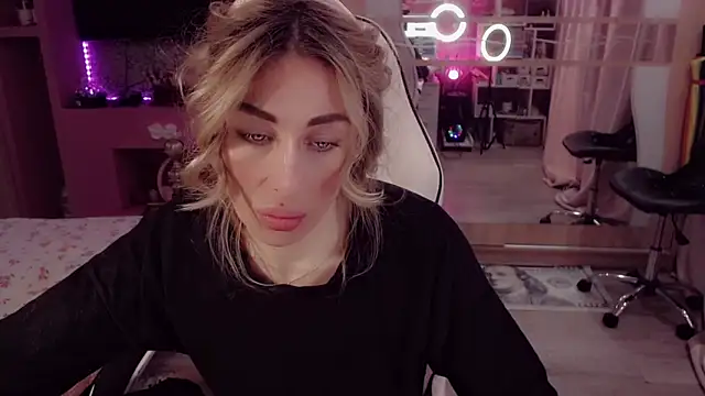 AnnieGOld_ webcam