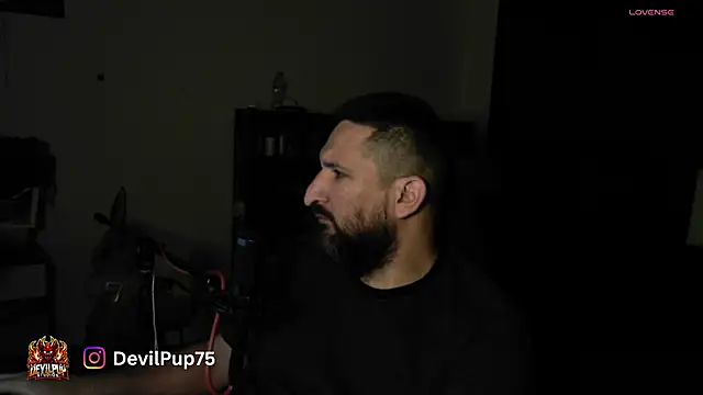 DevilPup75_ webcam