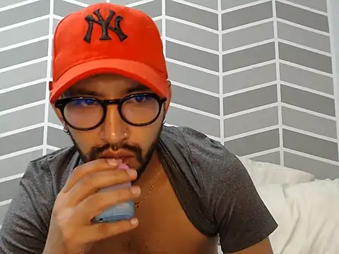 thomass1018 webcam