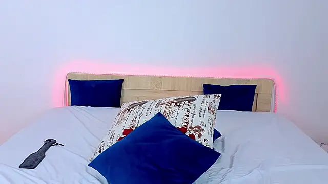 Miless_Cooper webcam