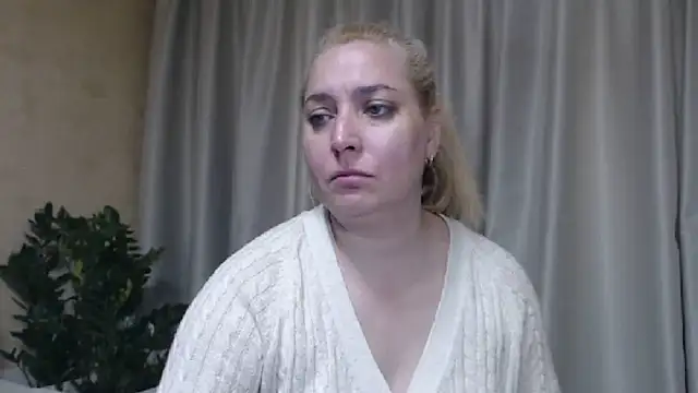 sweetpussy13 webcam