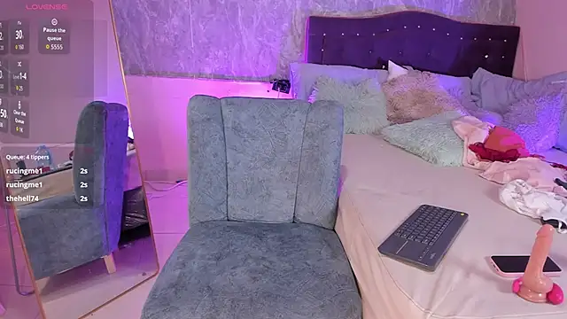 Lauren_smiles webcam