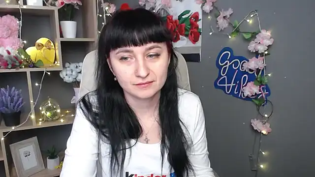 NinaFlawlees webcam