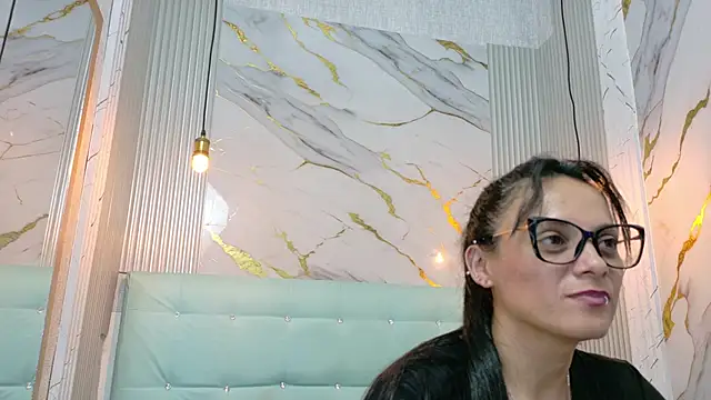 QueenSallyDesire webcam
