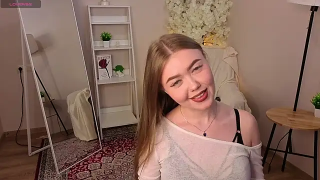 BlondeLina webcam