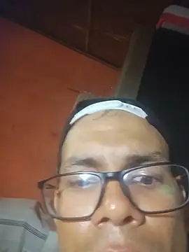 adriyelkins6912 webcam