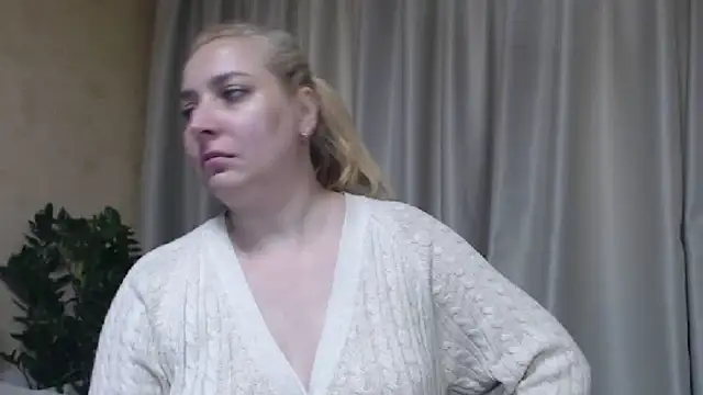 sweetpussy13 webcam