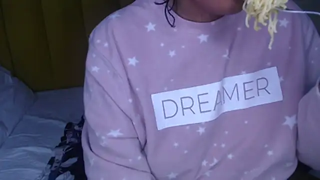 Bella_2025 webcam