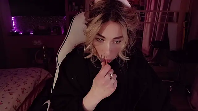 AnnieGOld_ webcam