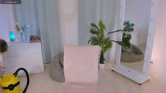 Laly_Peach webcam