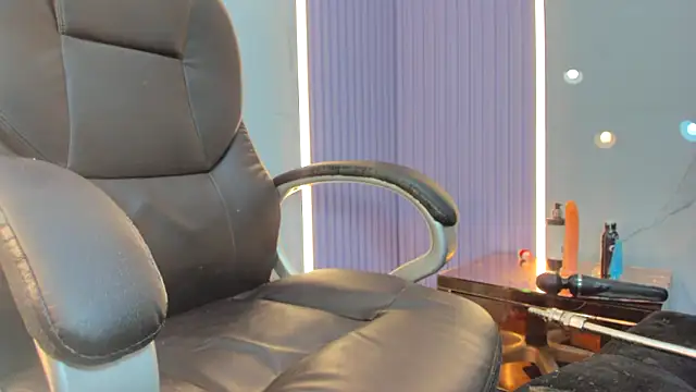 Mila_Leon webcam