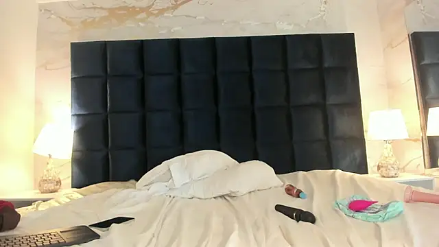 EmmaJhoons webcam