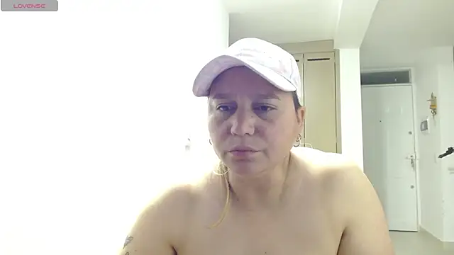 LauraReeves webcam