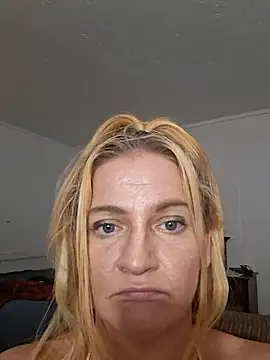 Goldenndoll webcam