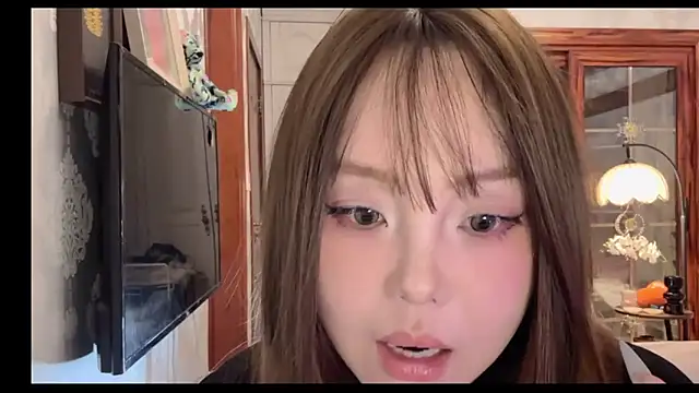 LongLongQueen webcam