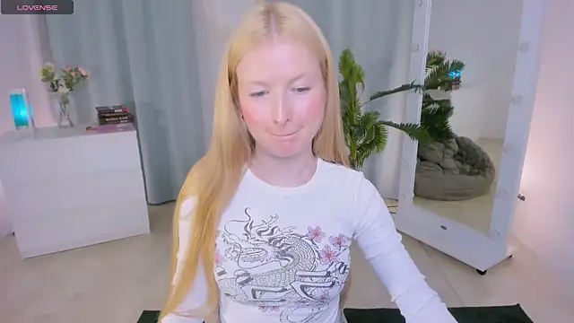 Laly_Peach webcam