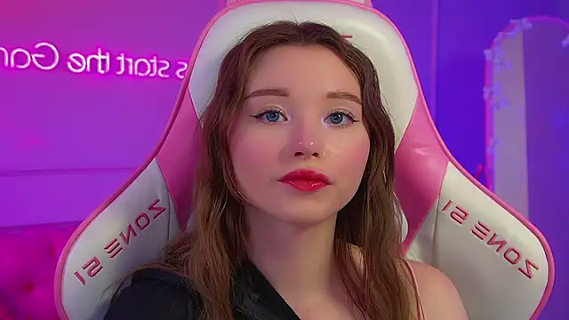 KeiraAsti webcam
