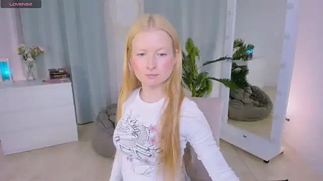 Laly_Peach webcam