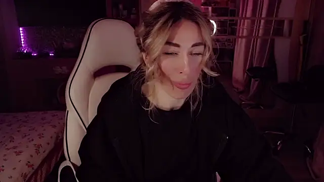 AnnieGOld_ webcam