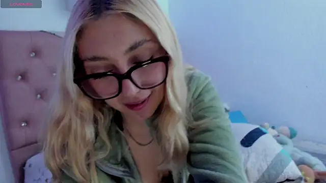 Soffy-brooks live sex cam