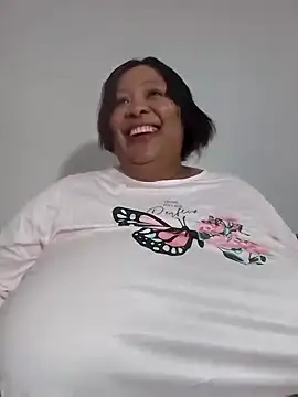 nancy111 (F milf) - Make me squit and cum on my toy