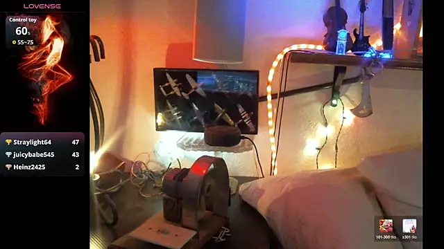Pussyeat2please webcam