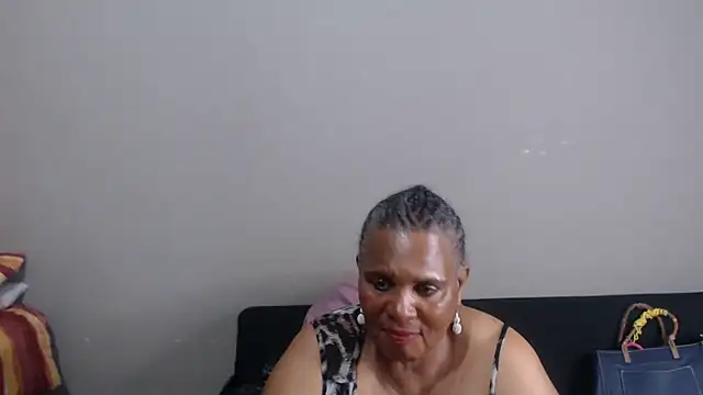 GrandBustyMelon webcam