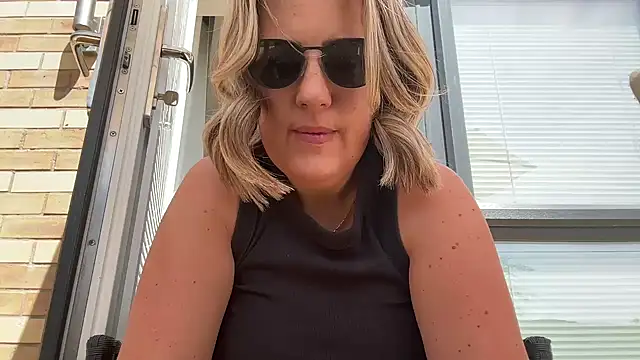 MsBelleWarick webcam