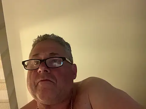 iwantutocum1X webcam