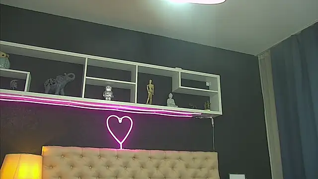taniakaverina - TaniaKaverina's free webcam - UK Sex Cams