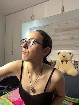 martiniiselenna - MartiniiSelenna's free webcam - UK Sex Cams