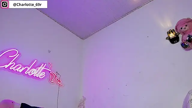 Charlotte_ro69's room
