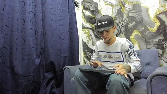 StraightBoy_Nick webcam