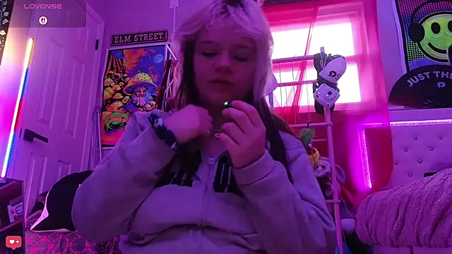 cutiepiespanks - Cutiepiespanks's free webcam - UK Sex Cams