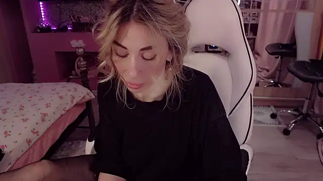 AnnieGOld_ webcam