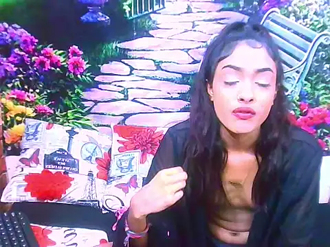IndianPretty14u2Luv webcam