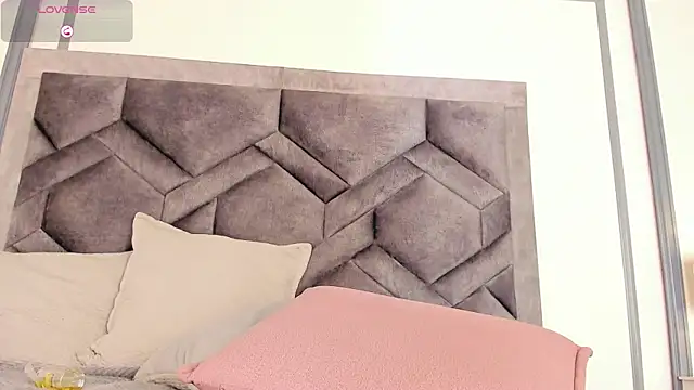 TahliaMoreau webcam