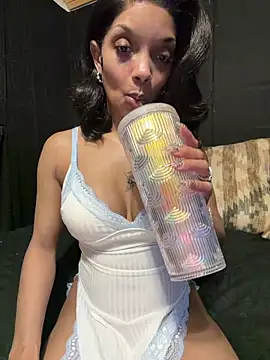 Rakiyahcharms webcam