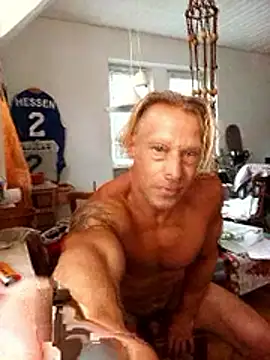 AthleticWomenizer2 webcam