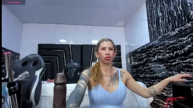 Ladyy_Scarlett webcam