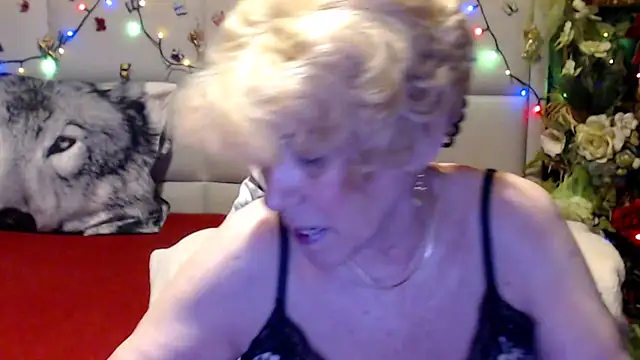 HappyWomanOn webcam