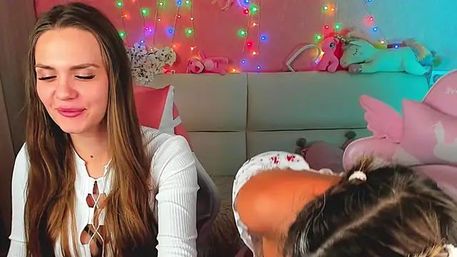 hotty_girls_here webcam